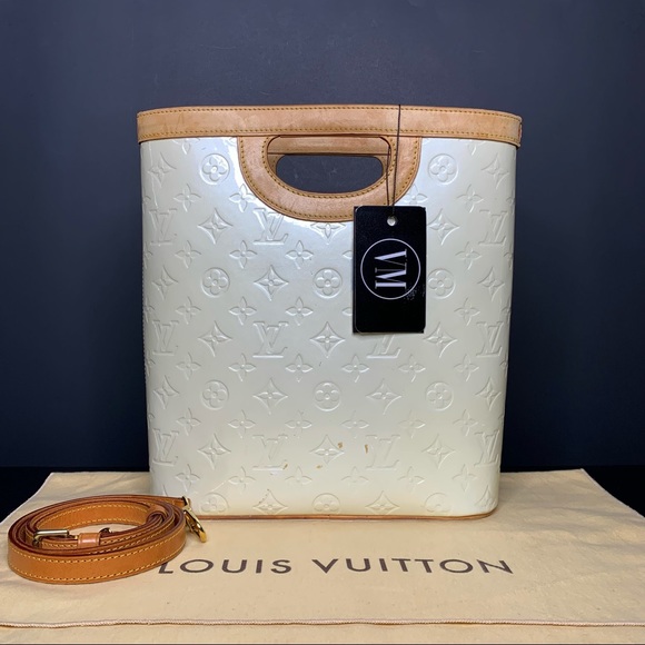 Louis Vuitton Handbags - LOUIS VUITTON • VERNIS STILLWOOD VERTICAL BAG